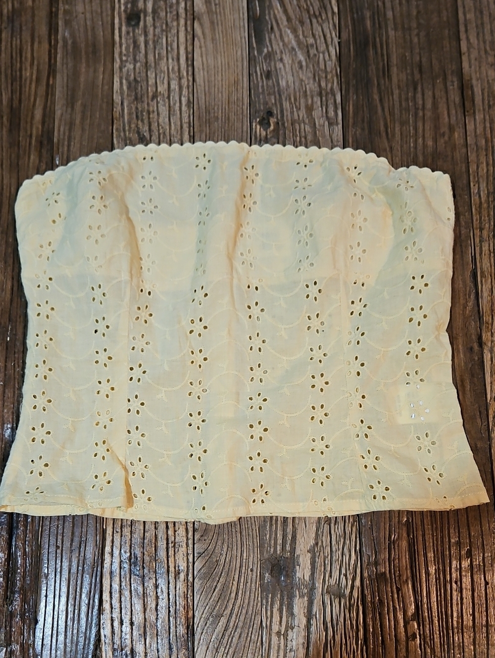 Princess Polly Lemon Eyelet Strapless Tube Top. Zip Back. Size 4
